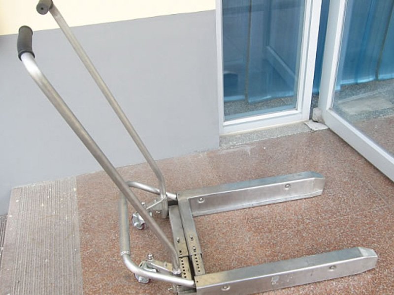 Transfer box carrier vehicle